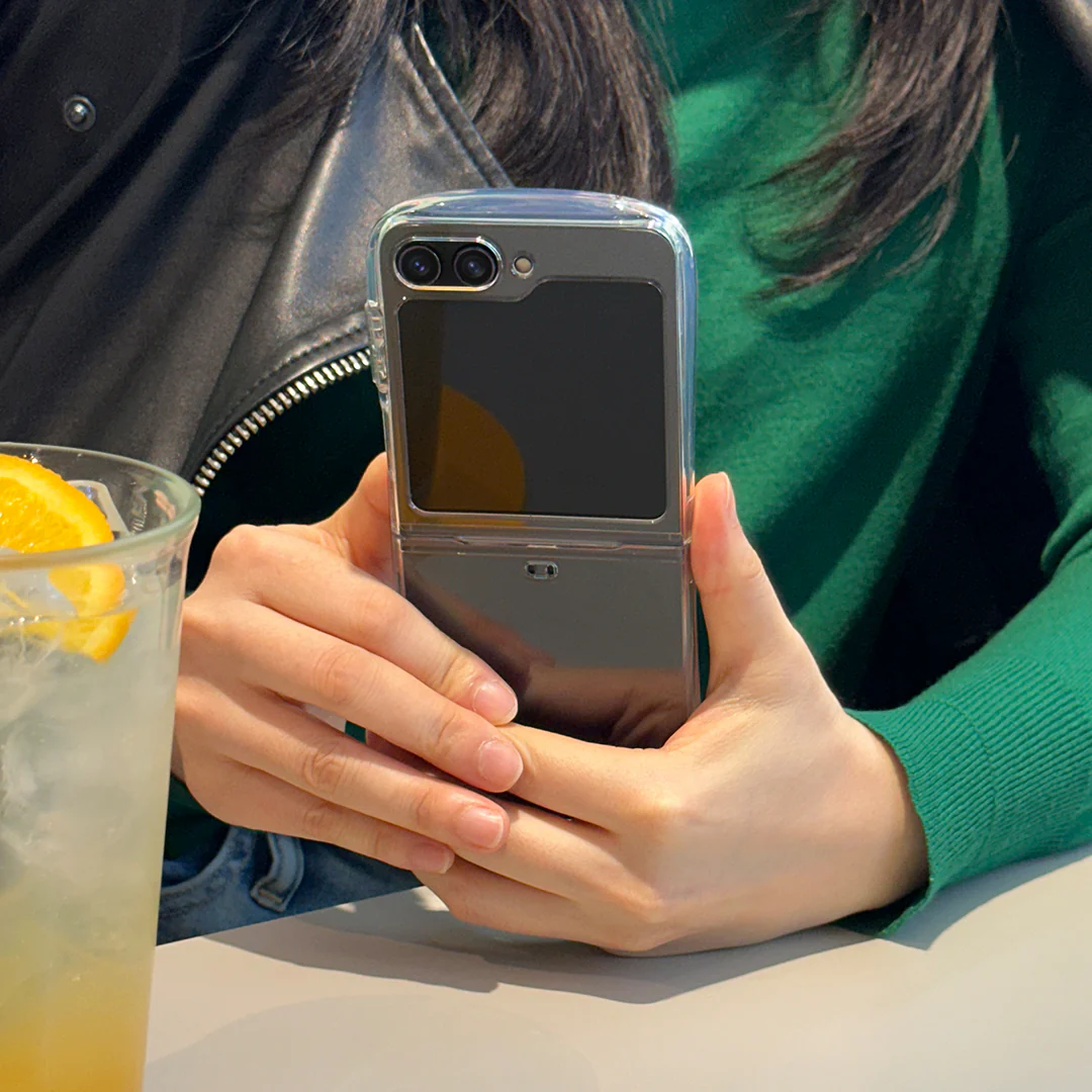 Look in Clear Hybrid Standard <b>for Galaxy Z Flip5</b> - Image 12